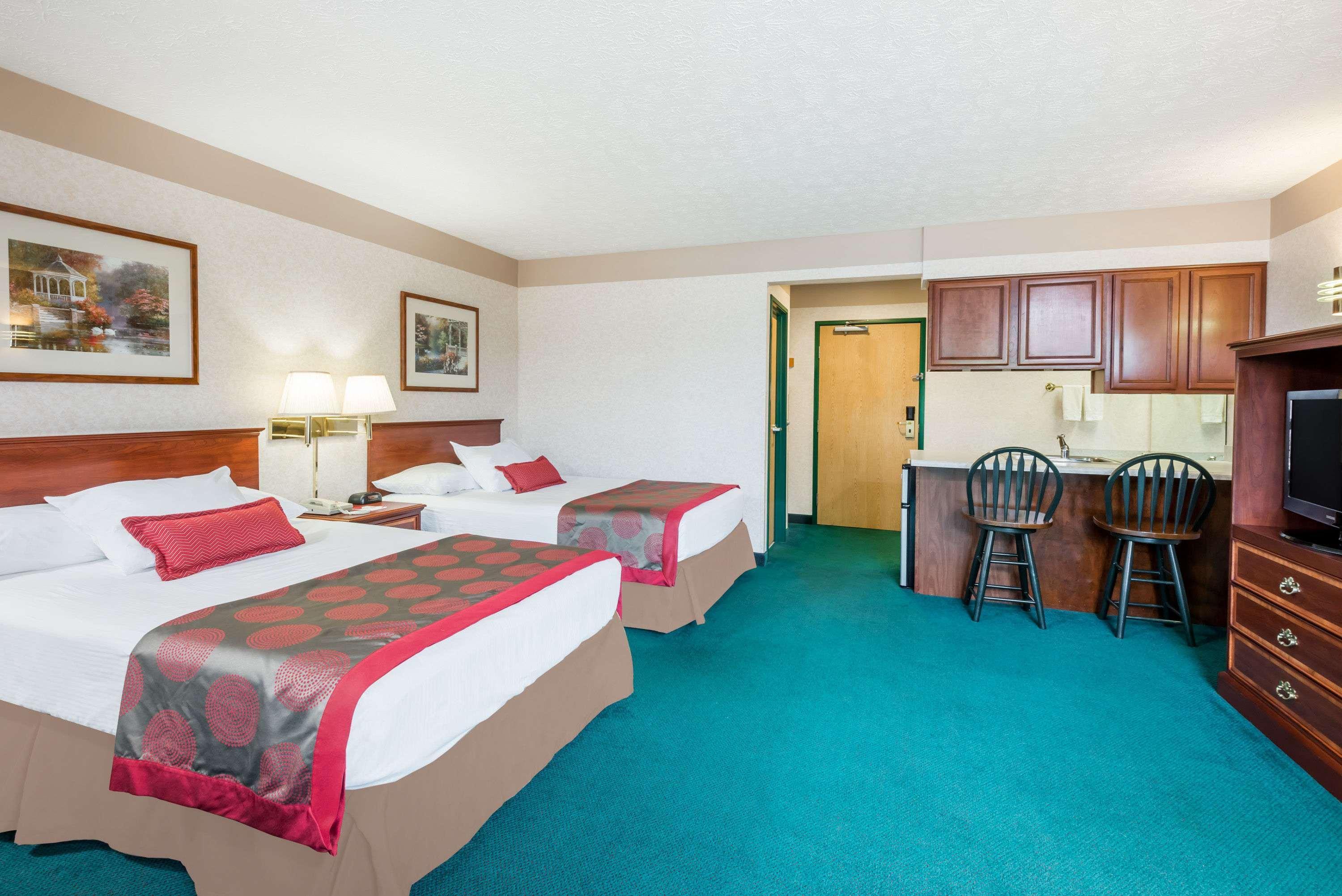 Ramada By Wyndham Strasburg Dover Exterior photo